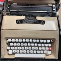 Macchina per scrivere Olivetti lettera 35