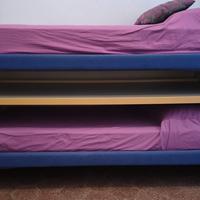 Doppio letto con scrivania incorporata