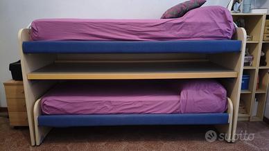 Doppio letto con scrivania incorporata