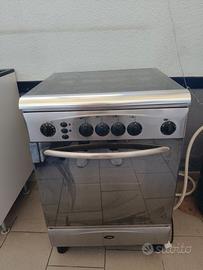 4 fuochi e forno a gas 
