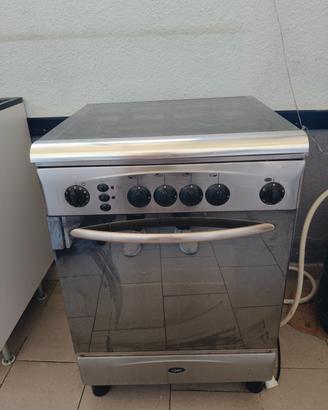 4 fuochi e forno a gas 