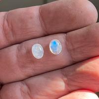 Coppia di pietre di luna cabochon ovale