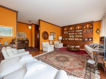 Appartamento di 160 m² con 4 locali e box auto a M