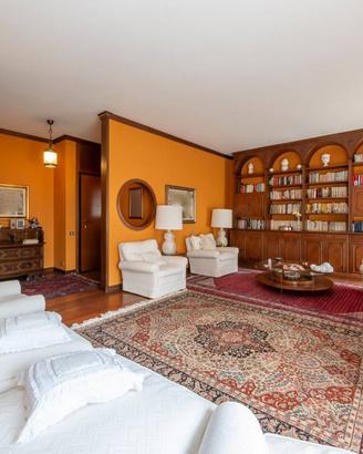 Appartamento di 160 m² con 4 locali e box auto a M