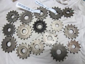 Pignoni moto vari lotto