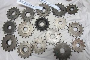 Pignoni moto vari lotto