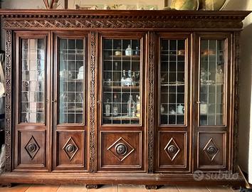 Mobile vetrina di prestigio stile rinascimentale