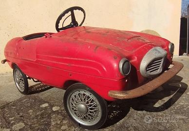 Auto a pedali Giordani.