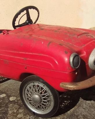 Auto a pedali Giordani.