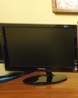 1 MONITOR PC SAMSUNG E 2 TASTIERE 