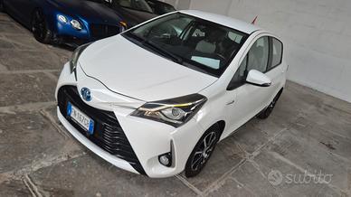 Toyota Yaris ibrida cambio automatico 