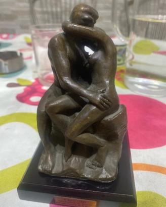 Statua il bacio di august