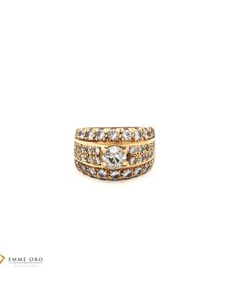 Anello a fascia in oro giallo con diamanti