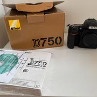 Kit Nikon D750 con obiettivi