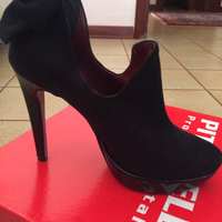 Stivaletti neri con plateau e fiocco