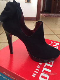 Stivaletti neri con plateau e fiocco