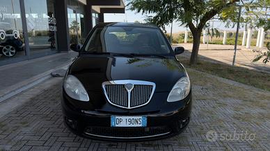 Lancia Ypsilon 1.3 MJT 90 CV Platino