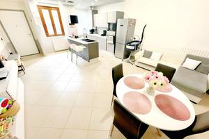 CASA SEMINDIPENDENTE A MEZZANI