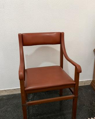 Sedia in legno con seduta imbottita