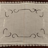 Centrotavola ricamato 