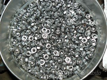 Dadi a saldare M4 M6 M10 M12