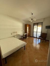 Singola libera da subito zona centrale