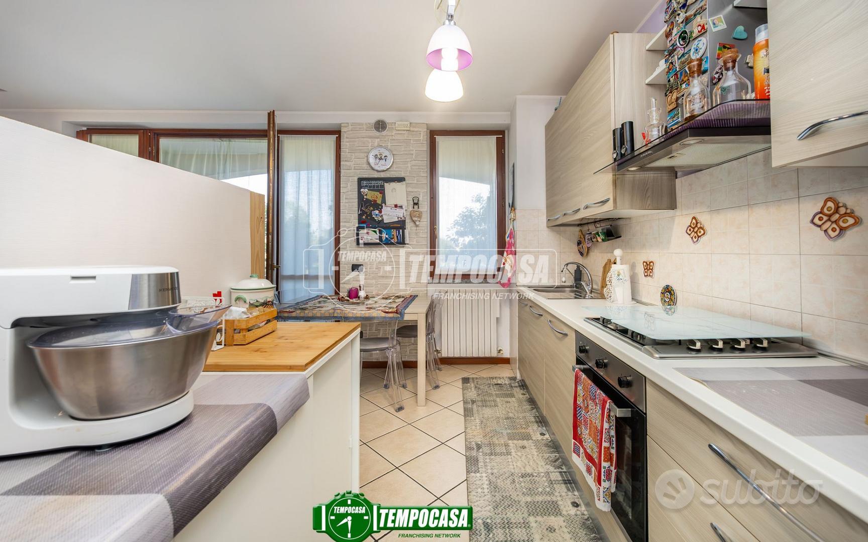 ESCLUSIVO 3 LOCALI DUPLEX CON TERRAZZO BOX E CANTI - Vista 3