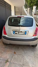 lancia y