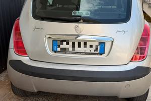 lancia y