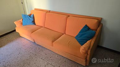 Divano 3 posti color arancione