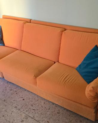 Divano 3 posti color arancione