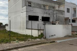 Stabile indipendente 480 mq casa locale deposito