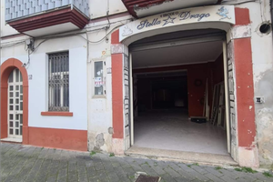 Negozio con deposito a Mercato San Severino (Sa)