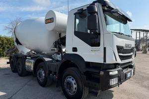IVECO TRAKKER 500 con betoniera CIFA