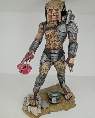 Predator statua