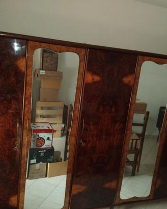 Camera da letto vintage in legno robusto