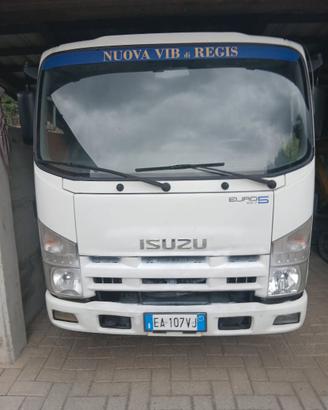 Autocarro Isuzu