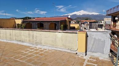 CASA SEMINDIPENDENTE A ACI BONACCORSI