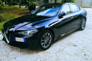 Alfa Romeo Giulia AT8 Super 2.2 150 CV