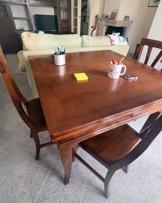 Tavolo da pranzo in legno