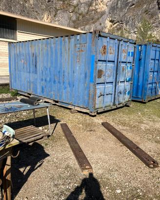 Container 