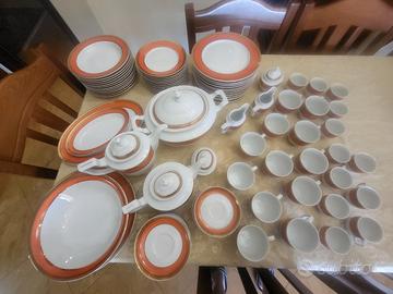 Servizio  piatti e tazzine da caffè e da tè 