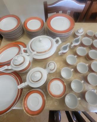 Servizio  piatti e tazzine da caffè e da tè 