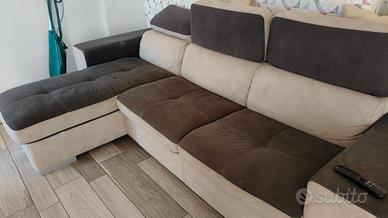 Divano con chaise lounge