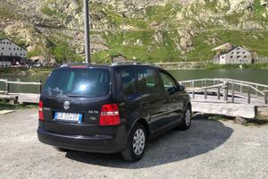 2004 VOLKSWAGEN TOURAN