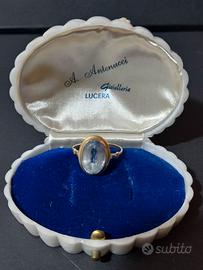 Anello d’oro 18 K con pietra ovale di acqua marina
