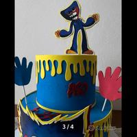 Torta scenografica, personaggio Huggy Wuggy.
