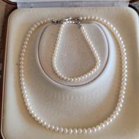 collana di perle e bracciale 