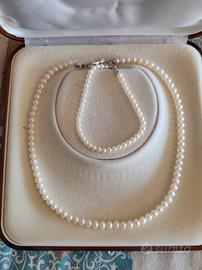 collana di perle e bracciale 