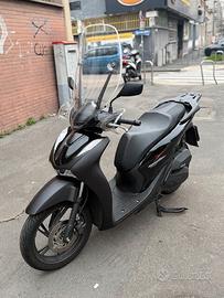 Honda SH 150 total black